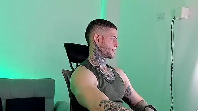Snapshot of _jamesleandros1 chatting on 07.18.26 jamesleandros1 online show from 07.18.26