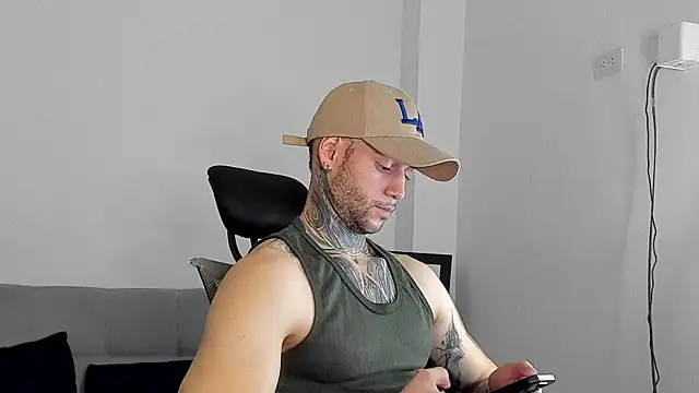 Snapshot of _jamesleandros1 chatting on 07.19.26 jamesleandros1 online show from 07.19.26