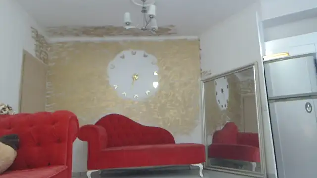 Snapshot of AnnaBellaLuckyXOXO chatting on 02.13.25 AnnaBellaLuckyXOXO online show from 02.13.25