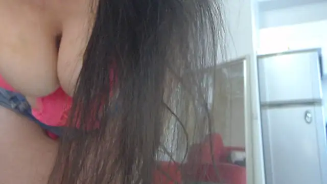 Snapshot of AnnaBellaLuckyXOXO chatting on 03.10.25 AnnaBellaLuckyXOXO online show from 03.10.25