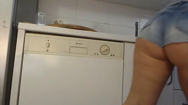 Snapshot of AnnaBellaLuckyXOXO chatting on 03.23.25 AnnaBellaLuckyXOXO online show from 03.23.25