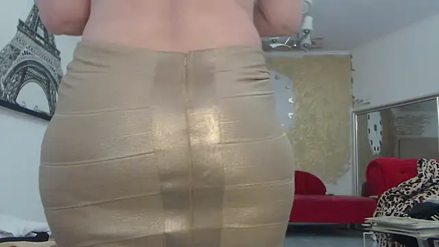 Snapshot of AnnaBellaLuckyXOXO chatting on 10.10.25 AnnaBellaLuckyXOXO online show from 10.10.25