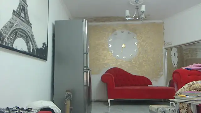 Snapshot of AnnaBellaLuckyXOXO chatting on 10.31.25 AnnaBellaLuckyXOXO online show from 10.31.25