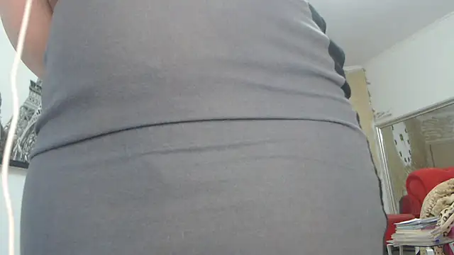 Snapshot of AnnaBellaLuckyXOXO chatting on 12.05.25 AnnaBellaLuckyXOXO online show from 12.05.25