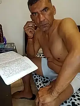 Snapshot of Daddy1972 chatting on 02.05.25 Daddy1972 online show from 02.05.25