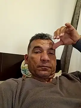 Snapshot of Daddy1972 chatting on 02.14.25 Daddy1972 online show from 02.14.25