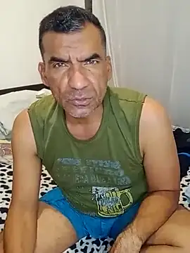 Snapshot of Daddy1972 chatting on 02.14.25 Daddy1972 online show from 02.14.25