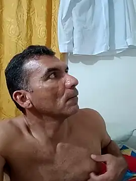 Snapshot of Daddy1972 chatting on 09.28.25 Daddy1972 online show from 09.28.25