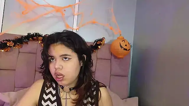 Snapshot of SabinaMerchetti chatting on 10.22.25 SabinaMerchetti online show from 10.22.25