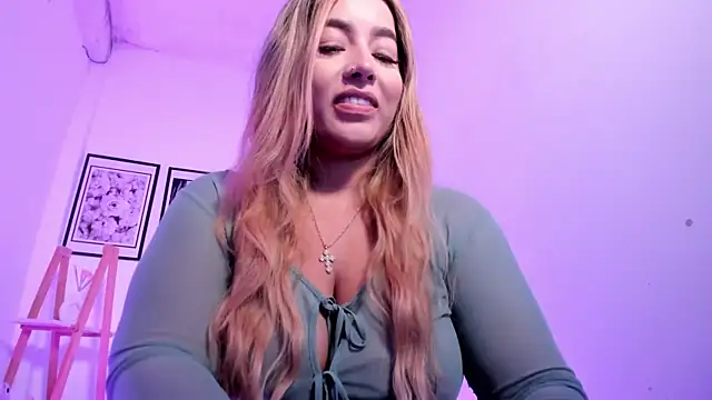 sofihill01 online show from 04.14.26