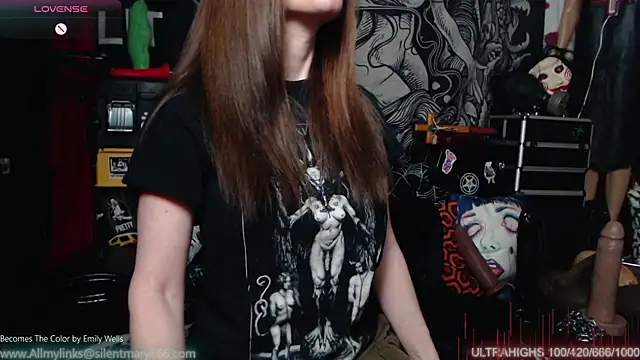 Snapshot of Silentmary chatting on 02.05.25 Silentmary online show from 02.05.25