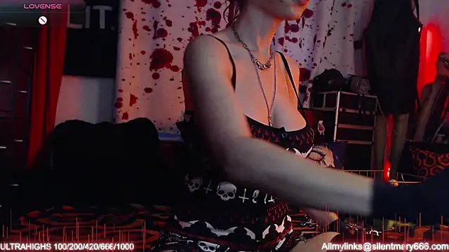 Snapshot of Silentmary chatting on 09.12.25 Silentmary online show from 09.12.25