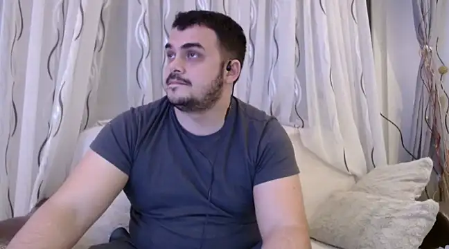 Snapshot of show_boy_97 chatting on 02.06.25 show boy 97 online show from 02.06.25