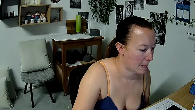 AnyaKreyxh online show from 11.13.25