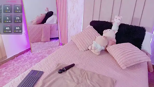 Snapshot of Hanaa_rosse chatting on 10.30.25 Hanaa rosse online show from 10.30.25