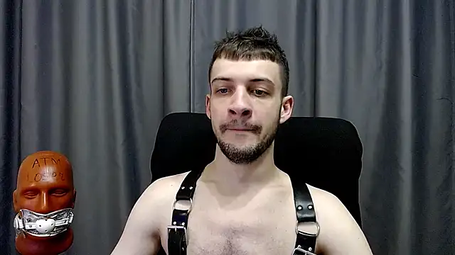 Snapshot of _Damien_thorn_ chatting on 12.17.25 Damien thorn online show from 12.17.25