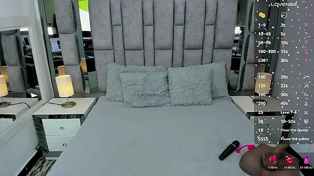 Snapshot of EMMAHILL1 chatting on 11.12.25 EMMAHILL1 online show from 11.12.25