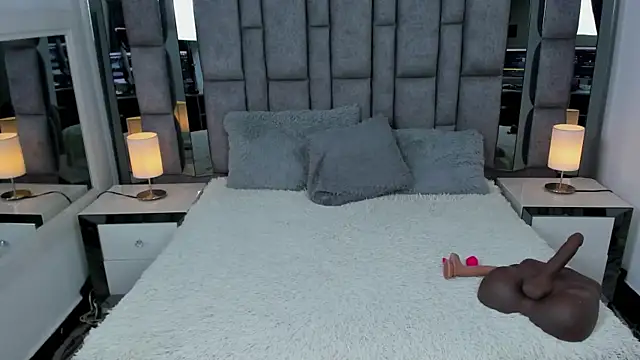 Snapshot of EMMAHILL1 chatting on 12.15.25 EMMAHILL1 online show from 12.15.25