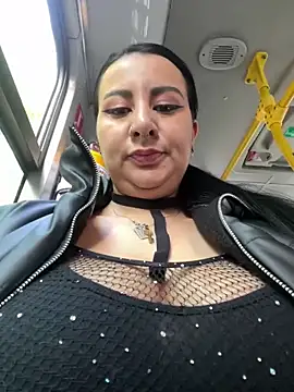 Abril Luv online show from 02.28.25