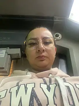 Abril Luv online show from 03.04.25