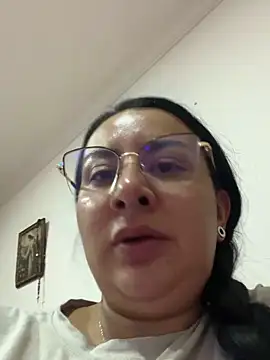 Abril Luv online show from 03.07.25