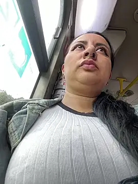 Abril Luv online show from 03.17.25