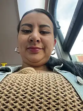 Abril Luv online show from 03.18.25