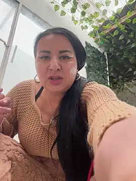 Abril Luv online show from 03.18.25