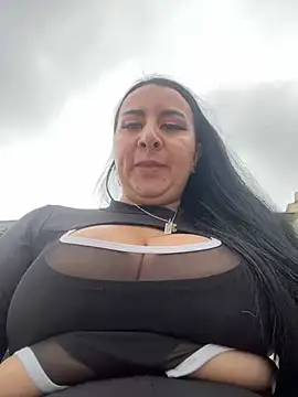 Abril Luv online show from 03.20.25