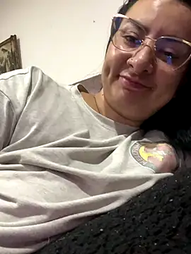 Abril Luv online show from 09.11.25