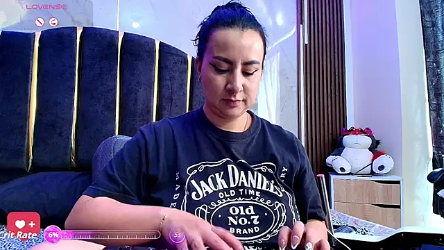 Abril Luv online show from 09.13.25