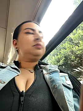 Abril Luv online show from 09.17.25