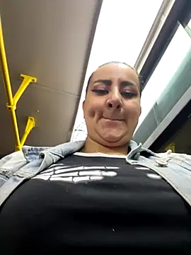 Abril Luv online show from 10.24.25