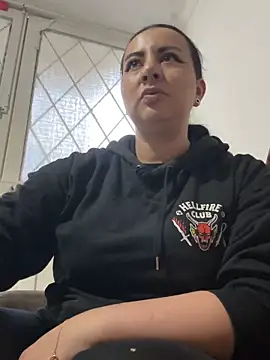 Abril Luv online show from 10.25.25