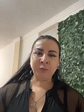 Abril Luv online show from 11.24.25