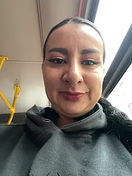 Abril Luv online show from 02.24.26