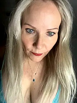 Snapshot of Sexual_Lovable_Doll chatting on 10.20.25 Sexual Lovable Doll online show from 10.20.25