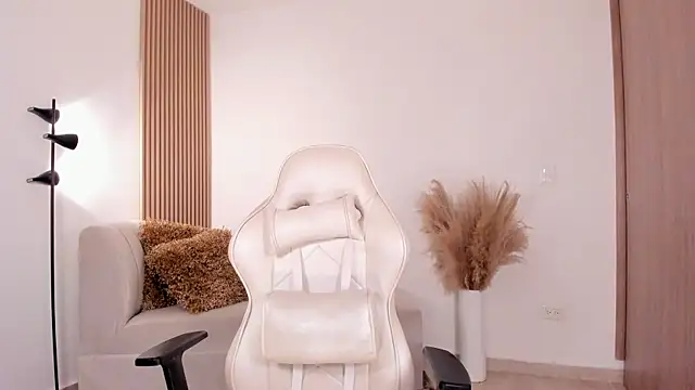 wandathompson  online show from 02.18.25