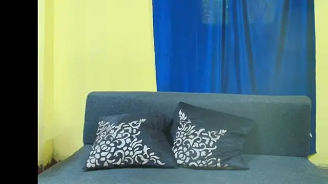 Snapshot of Cute_boy2000 chatting on 11.18.25 Cute boy2000 online show from 11.18.25