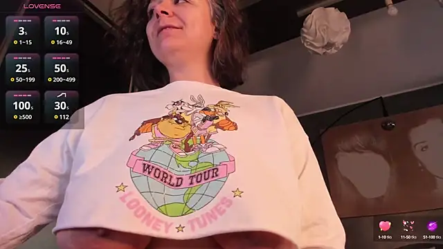 Snapshot of WildMilf chatting on 01.17.25 WildMilf online show from 01.17.25