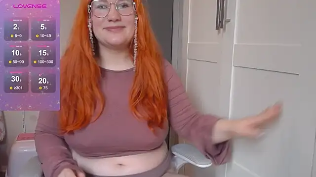 Snapshot of FluffyRainbowKity chatting on 11.17.25 FluffyRainbowKity online show from 11.17.25