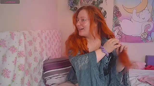 Snapshot of FluffyRainbowKity chatting on 12.15.25 FluffyRainbowKity online show from 12.15.25