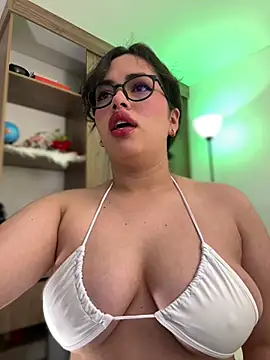 Snapshot of andra_rose chatting on 12.10.24 andra rose online show from 12.10.24