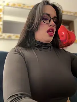 Snapshot of andra_rose chatting on 02.11.25 andra rose online show from 02.11.25