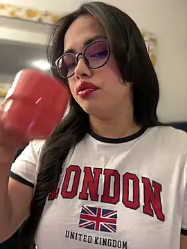 Snapshot of andra_rose chatting on 03.10.25 andra rose online show from 03.10.25