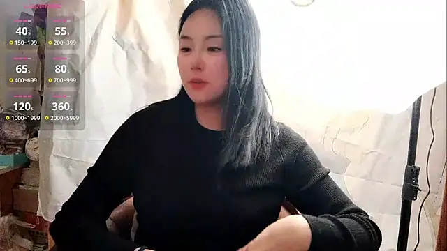 Vivianangn-e online show from 04.23.26