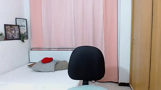 Snapshot of nickyCollins chatting on 10.03.25 nickyCollins online show from 10.03.25