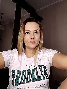 Snapshot of KrissSexi chatting on 10.24.25 KrissSexi online show from 10.24.25