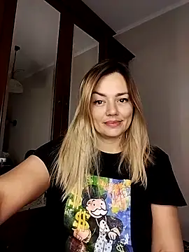 Snapshot of KrissSexi chatting on 10.26.25 KrissSexi online show from 10.26.25