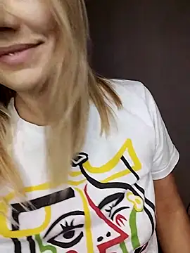 Snapshot of KrissSexi chatting on 10.27.25 KrissSexi online show from 10.27.25